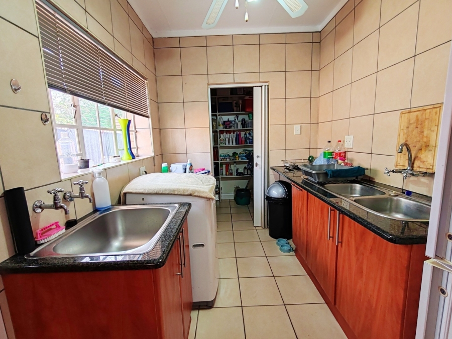 3 Bedroom Property for Sale in Van Der Hoff Park North West